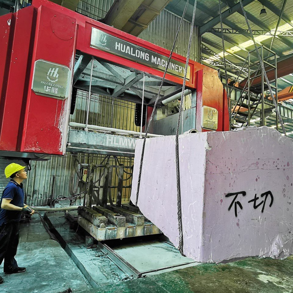 Gangová pila na žulu